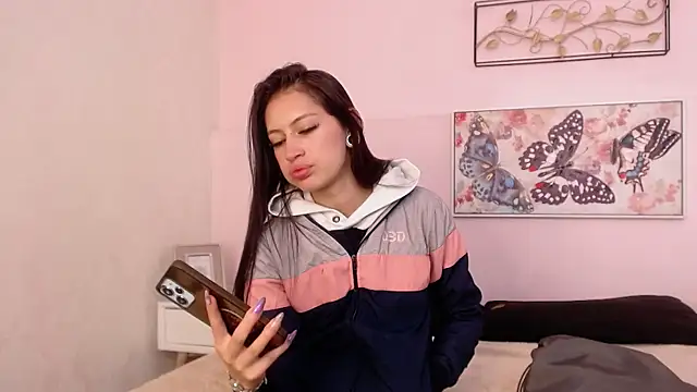 sara17  online show from January 13, 2026, 8:13 pm