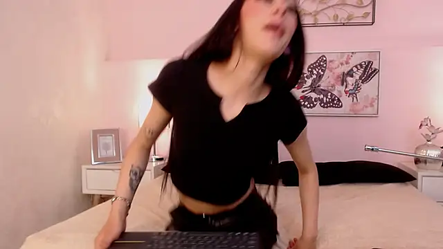 sara17  online show from January 9, 2026, 7:43 pm