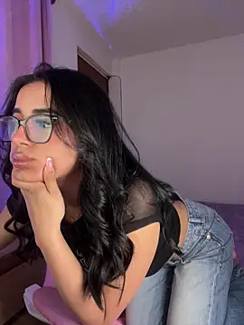 Snapshot of Emily-14 chatting on February 2, 2026, 5:28 am Emily-14 online show from February 2, 2026, 5:28 am