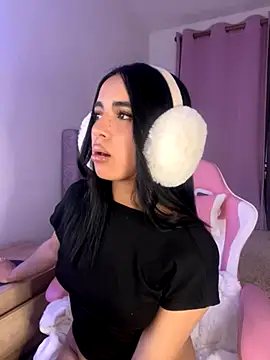 Emily-14 online show from November 27, 2025, 4:02 am