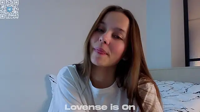 FalineDowlen online show from November 14, 2025, 2:59 am