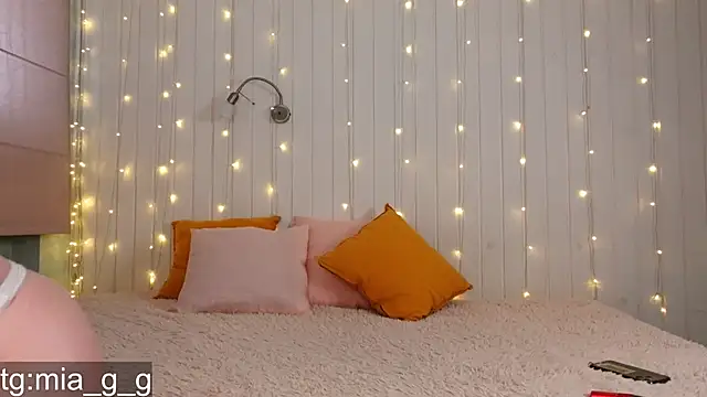 Mia Mia M online show from September 10, 2025, 6:01 am