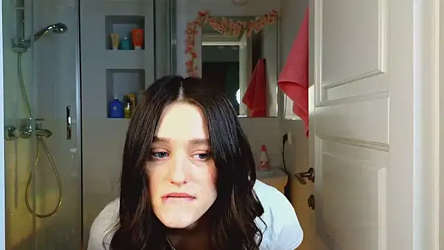 Mia Mia M online show from March 12, 2025, 5:46 am