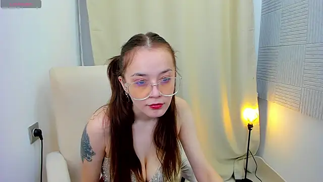 TrishaBerry online show from December 20, 2024, 6:19 am