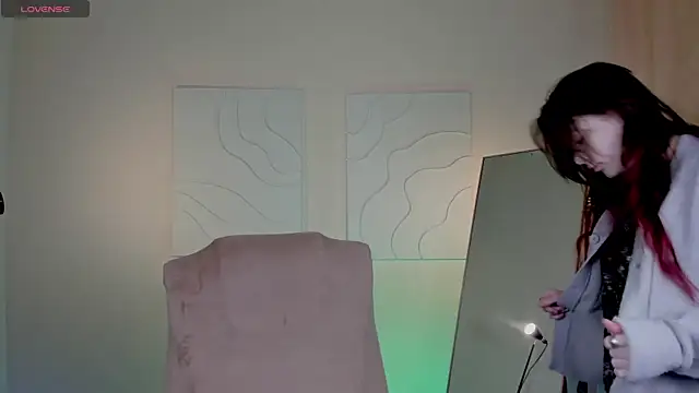 TrishaBerry online show from January 28, 2025, 5:22 am