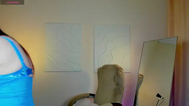 TrishaBerry online show from February 4, 2025, 10:43 am