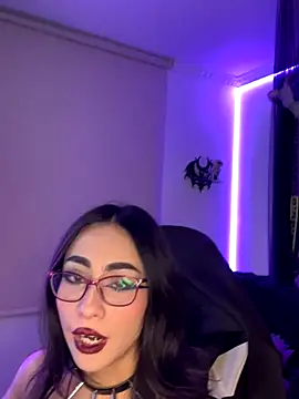 Snapshot of vampy_dolll chatting on October 21, 2025, 8:36 am vampy dolll online show from October 21, 2025, 8:36 am