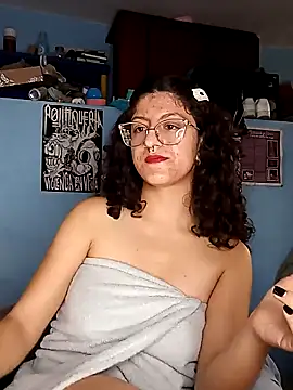 Snapshot of LoveElectra chatting on January 4, 2025, 3:28 pm LoveElectra online show from January 4, 2025, 3:28 pm