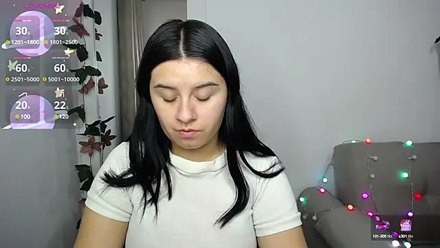 Snapshot of SaraBraun_ chatting on February 17, 2025, 7:44 pm SaraBraun online show from February 17, 2025, 7:44 pm