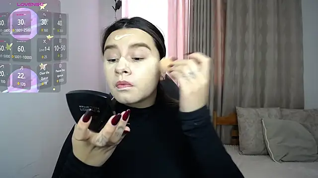 Snapshot of SaraBraun_ chatting on December 3, 2025, 4:39 pm SaraBraun online show from December 3, 2025, 4:39 pm