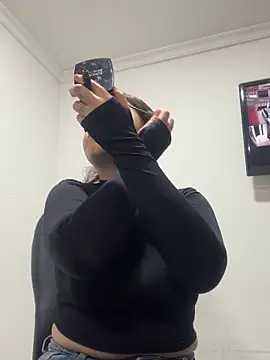 Snapshot of SaraBraun_ chatting on November 17, 2025, 2:32 pm SaraBraun online show from November 17, 2025, 2:32 pm