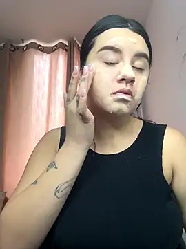 Snapshot of SaraBraun_ chatting on October 29, 2025, 4:39 pm SaraBraun online show from October 29, 2025, 4:39 pm