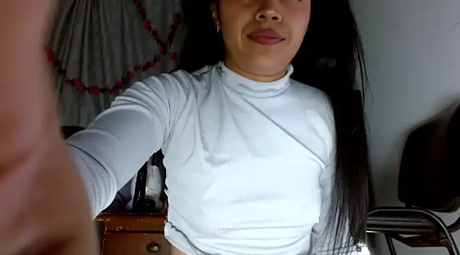Snapshot of brihanna_lena chatting on March 3, 2025, 4:32 am brihanna lena online show from March 3, 2025, 4:32 am