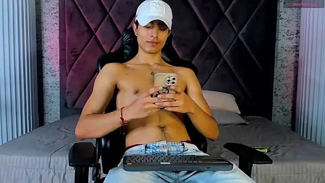 JoshRashfordd online show from November 13, 2025, 10:13 pm