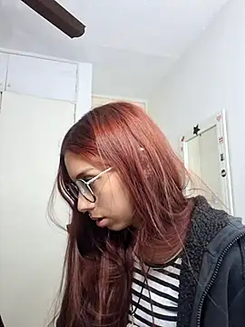 Snapshot of Jazmin-Cerezita chatting on October 31, 2025, 1:35 am Jazmin-Cerezita online show from October 31, 2025, 1:35 am