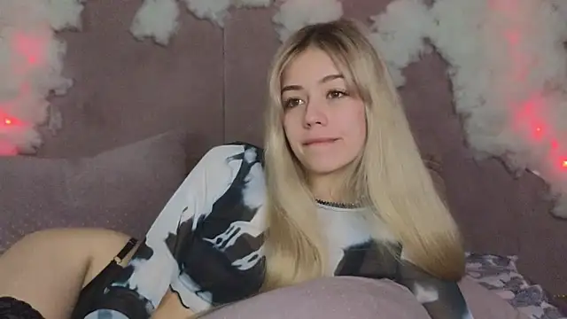 Snapshot of STELLA_RICH chatting on February 22, 2025, 3:56 am STELLA RICH online show from February 22, 2025, 3:56 am