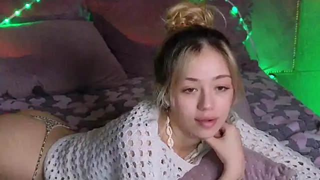 Snapshot of STELLA_RICH chatting on March 16, 2025, 12:34 am STELLA RICH online show from March 16, 2025, 12:34 am