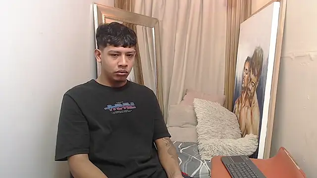 mr stiven  online show from December 15, 2025, 2:17 am