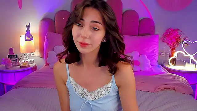 ElsaYoung online show from November 6, 2025, 8:24 pm