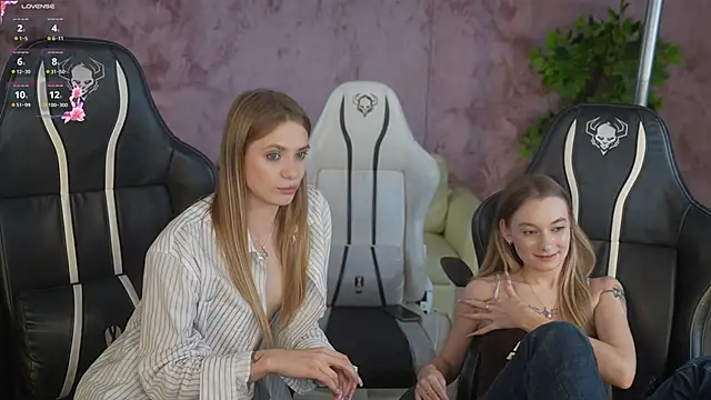 Snapshot of Ewa_Pearl chatting on November 3, 2025, 7:28 pm Ewa Pearl online show from November 3, 2025, 7:28 pm