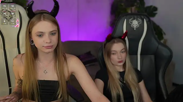 Snapshot of Ewa_Pearl chatting on October 31, 2025, 7:21 pm Ewa Pearl online show from October 31, 2025, 7:21 pm