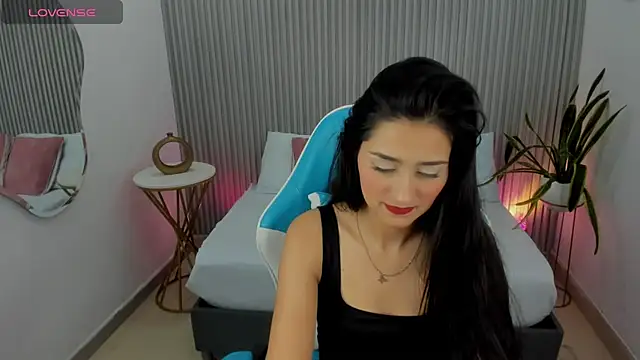 Snapshot of noaah_smith_ chatting on February 19, 2025, 12:11 pm noaah smith online show from February 19, 2025, 12:11 pm