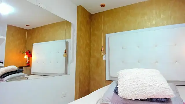 Snapshot of Milaspetite chatting on February 25, 2026, 8:08 pm Milaspetite online show from February 25, 2026, 8:08 pm