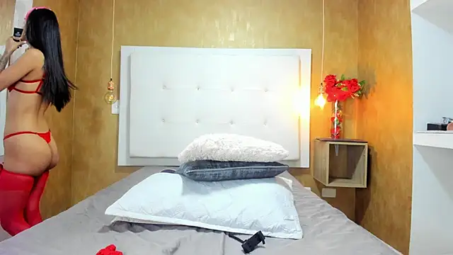 Snapshot of Milaspetite chatting on February 2, 2026, 8:19 pm Milaspetite online show from February 2, 2026, 8:19 pm