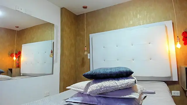 Snapshot of Milaspetite chatting on February 4, 2026, 8:04 pm Milaspetite online show from February 4, 2026, 8:04 pm