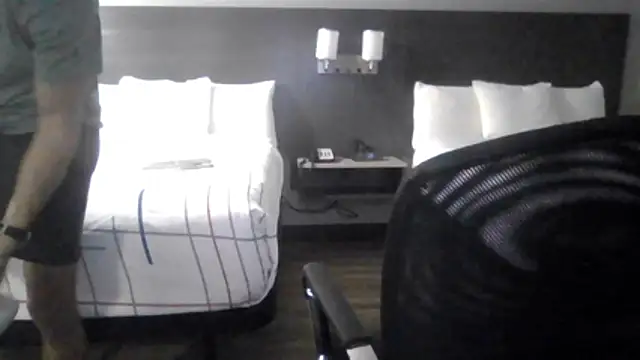 Snapshot of Strokeking4u chatting on February 18, 2026, 8:22 am Strokeking4u online show from February 18, 2026, 8:22 am