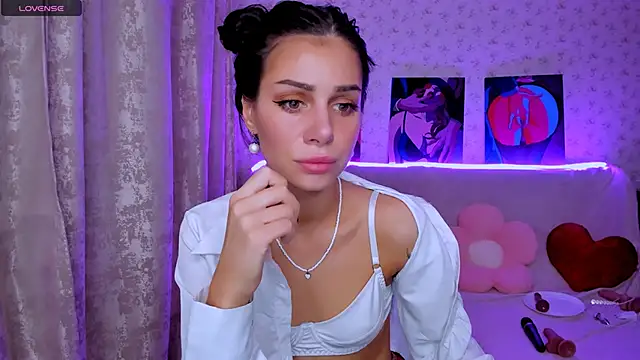 Snapshot of Carry_magic chatting on April 14, 2026, 7:41 pm Carry magic online show from April 14, 2026, 7:41 pm