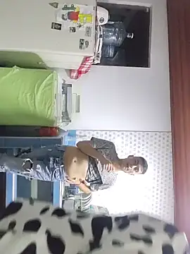 Snapshot of 1418edwar chatting on February 14, 2026, 12:11 am 1418edwar online show from February 14, 2026, 12:11 am