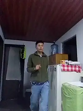 Snapshot of 1418edwar chatting on January 19, 2026, 12:36 am 1418edwar online show from January 19, 2026, 12:36 am