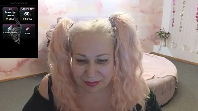 Snapshot of Penelope_Pinky chatting on April 1, 2026, 1:41 pm Penelope Pinky online show from April 1, 2026, 1:41 pm