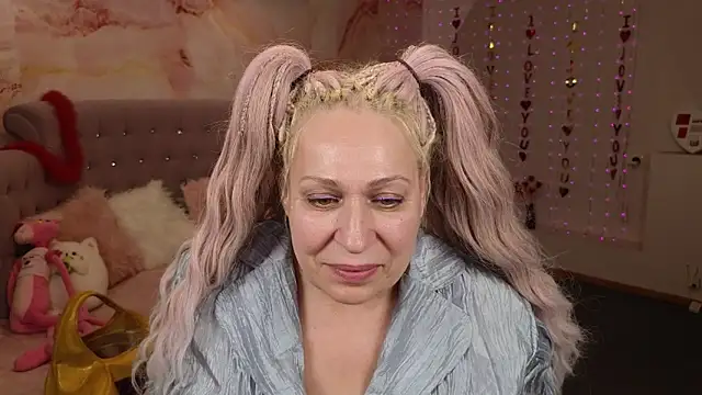 Penelope Pinky online show from March 11, 2025, 8:53 pm