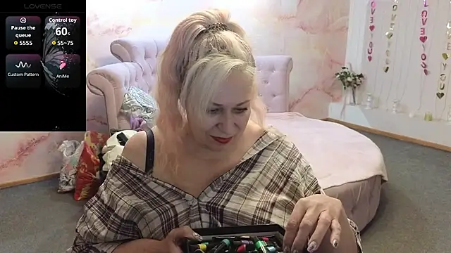 Snapshot of Penelope_Pinky chatting on April 14, 2026, 11:15 am Penelope Pinky online show from April 14, 2026, 11:15 am