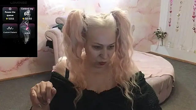 Snapshot of Penelope_Pinky chatting on April 1, 2026, 11:00 am Penelope Pinky online show from April 1, 2026, 11:00 am