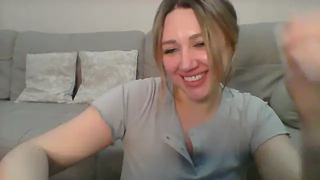 Snapshot of VickyLove047 chatting on March 18, 2025, 5:23 pm VickyLove047 online show from March 18, 2025, 5:23 pm