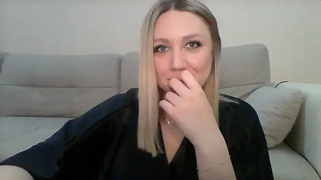 Snapshot of VickyLove047 chatting on September 24, 2025, 8:21 am VickyLove047 online show from September 24, 2025, 8:21 am