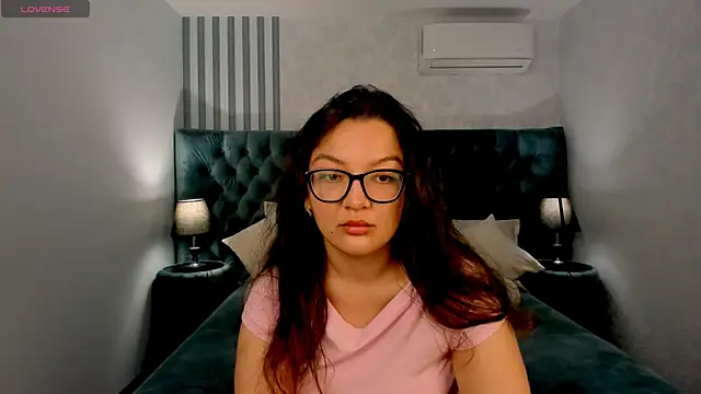 ZarifaBev online show from September 27, 2025, 1:39 pm