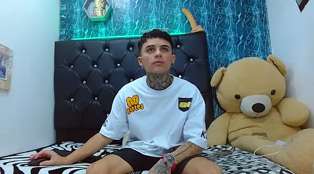 exotic hot couple online show from February 25, 2025, 9:58 pm