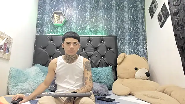 exotic hot couple online show from November 25, 2025, 10:32 pm