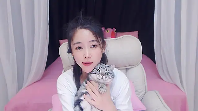 CN-Babycat online show from November 12, 2025, 2:21 pm