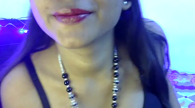 hot  surbhi online show from February 9, 2025, 12:19 pm