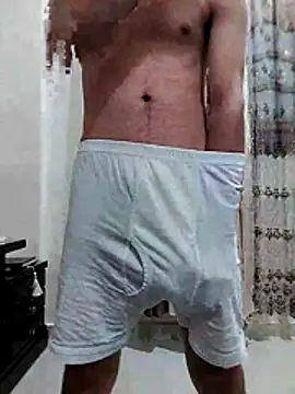 Snapshot of big_cock2182 chatting on May 25, 2026, 12:32 am big cock2182 online show from May 25, 2026, 12:32 am