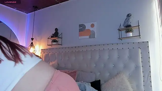 melanie hh online show from September 17, 2025, 8:11 pm