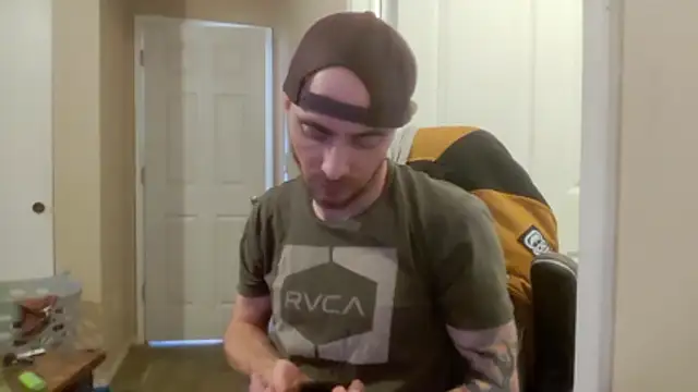 Huntzg23 online show from April 10, 2026, 4:58 pm