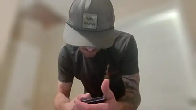 Huntzg23 online show from January 14, 2026, 6:44 pm