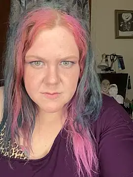 leenieb88 online show from December 23, 2024, 4:06 pm