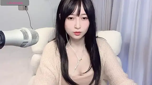 yorissss online show from January 11, 2025, 6:35 am